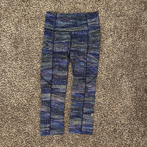 LuLulemon Blueish-Purple Patterned Capri Leggings with Wide Waistband - Picture 1 of 3